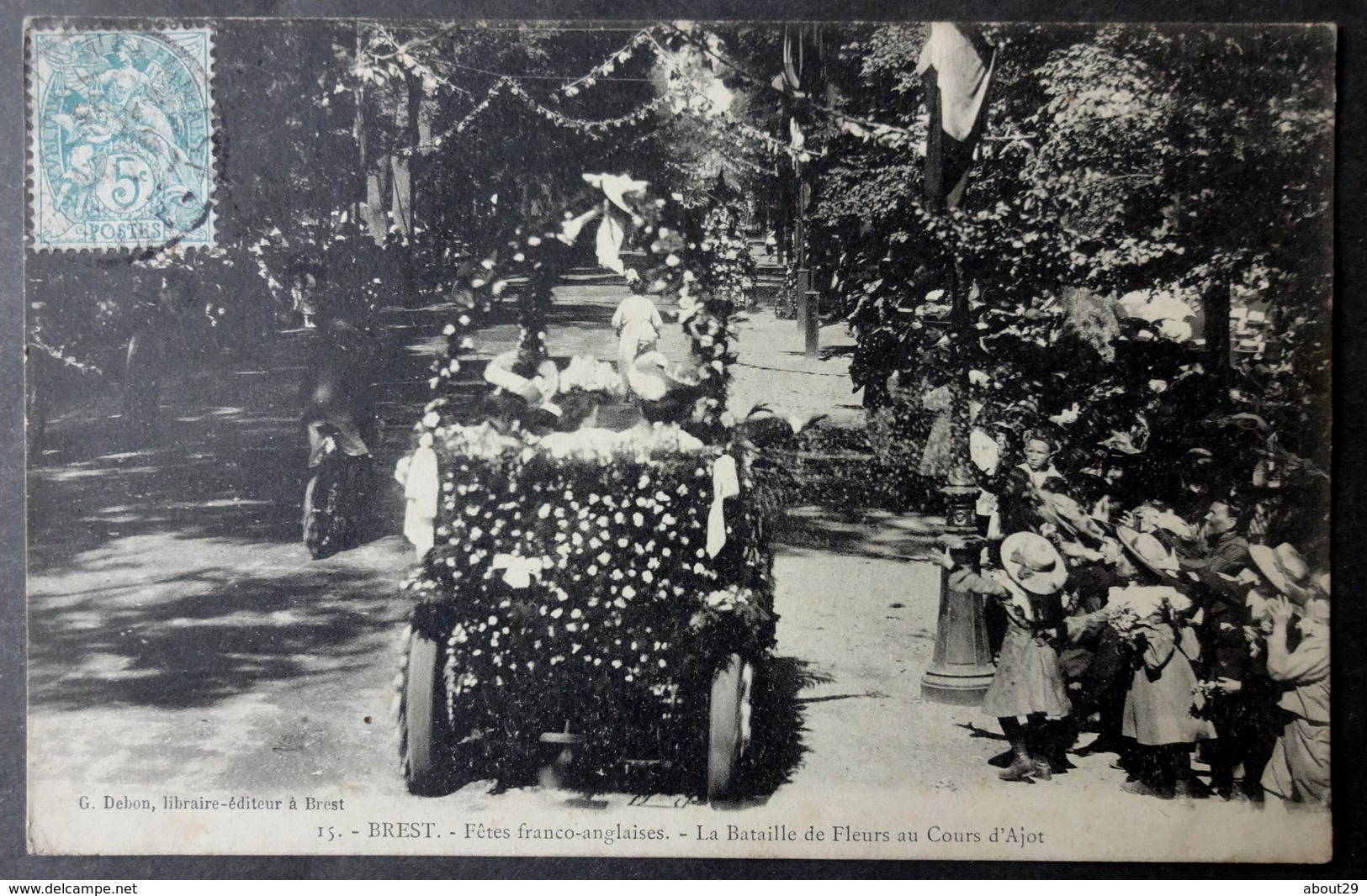 CPA 29 BREST - Fêtes Franco-anglaises - La Bataille De Fleurs Au Cours D'Ajot - Edit. Debon - Réf. W 125 - Brest