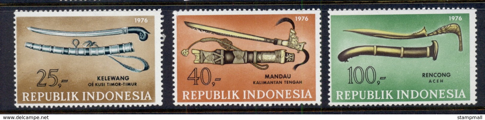 Indonesia 1976 Historic Daggers & Sheaths MUH - Indonesia