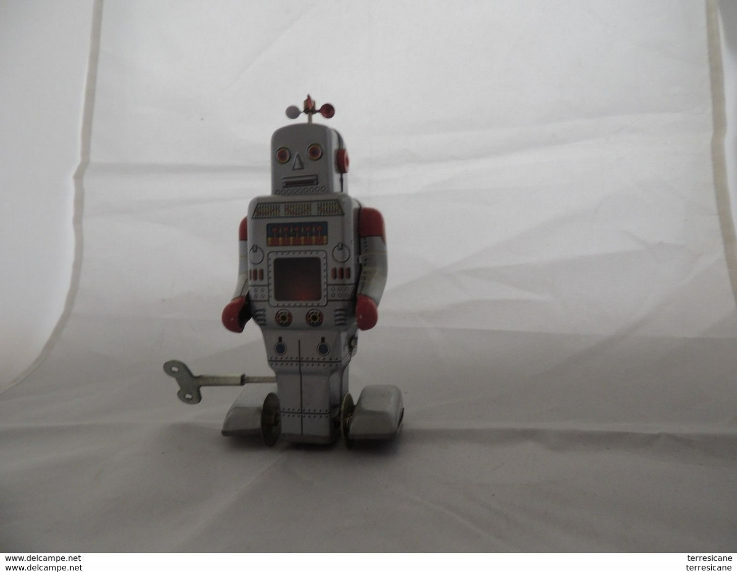 Robot in latta carica a molla modello vintage no box come nuovo b1