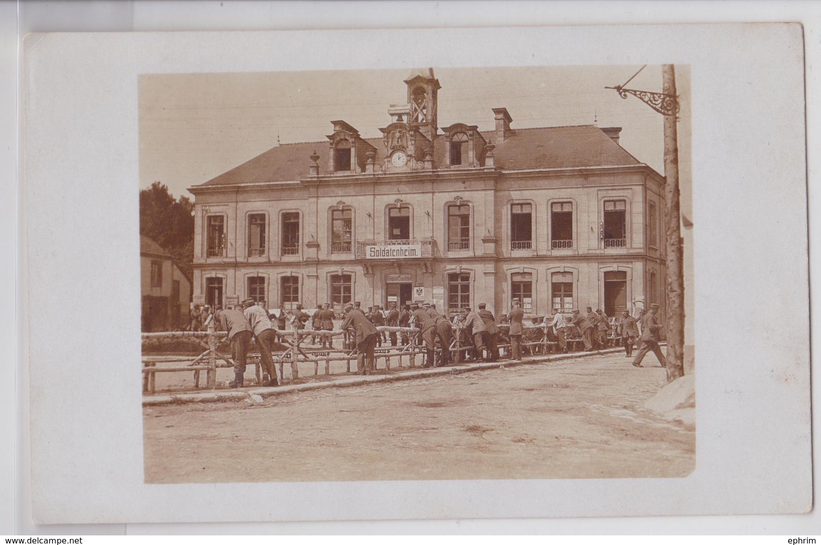 Occupation Allemande Grande Guerre Soldatenheim Feldpost-Expedition Hôtel De Ville Fronton Aigle Zone Occupée A Situer - Weltkrieg 1914-18