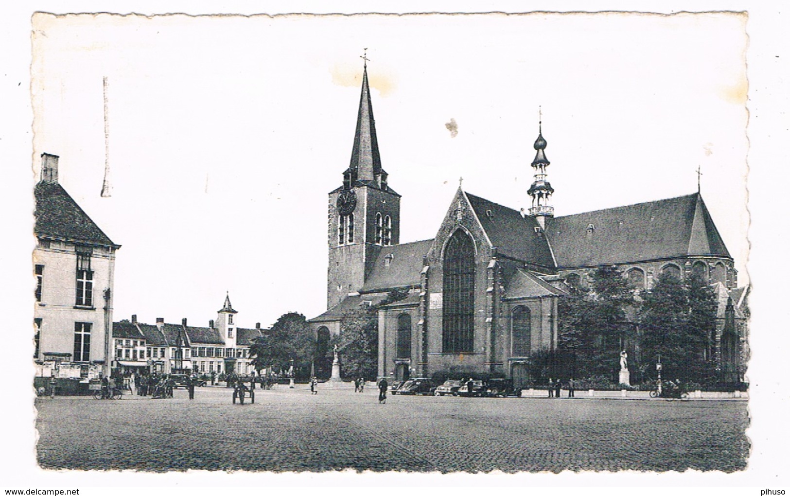 B-7006  TURNHOUT : Markt Met Stadhuis En St. PietersKerk - Turnhout