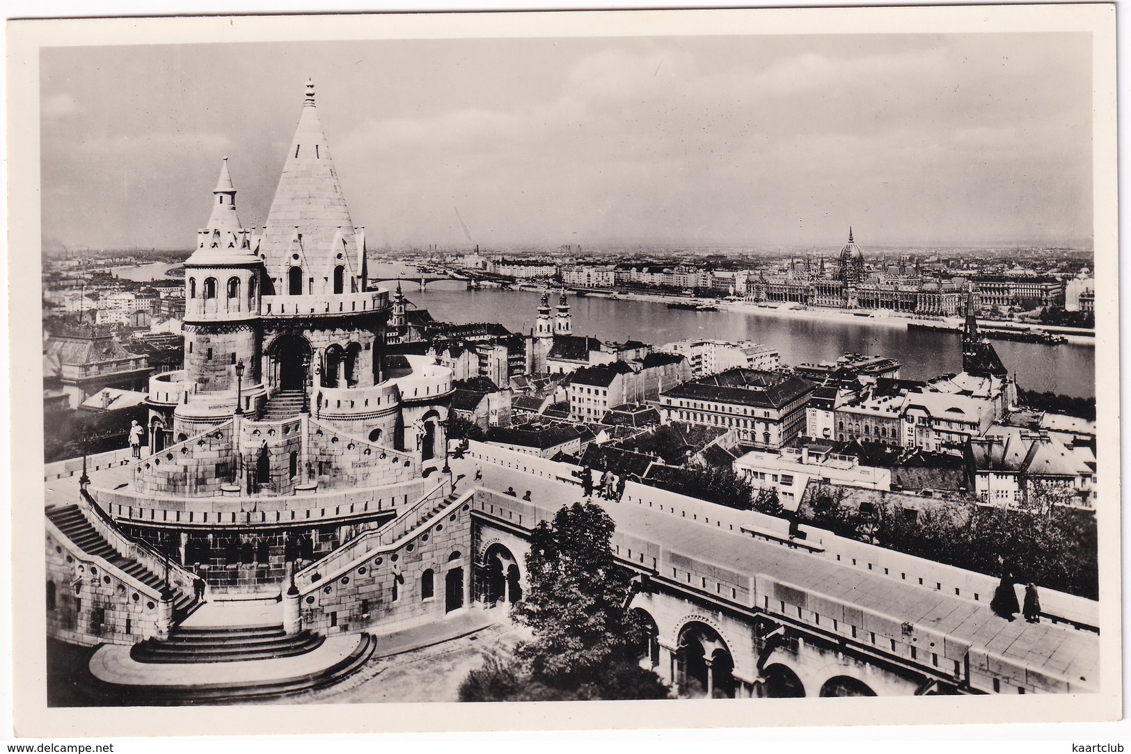 Budapest - Látkép A Halászbástyával - Vue Avec Le Bastion Des Pecheurs - Hongarije