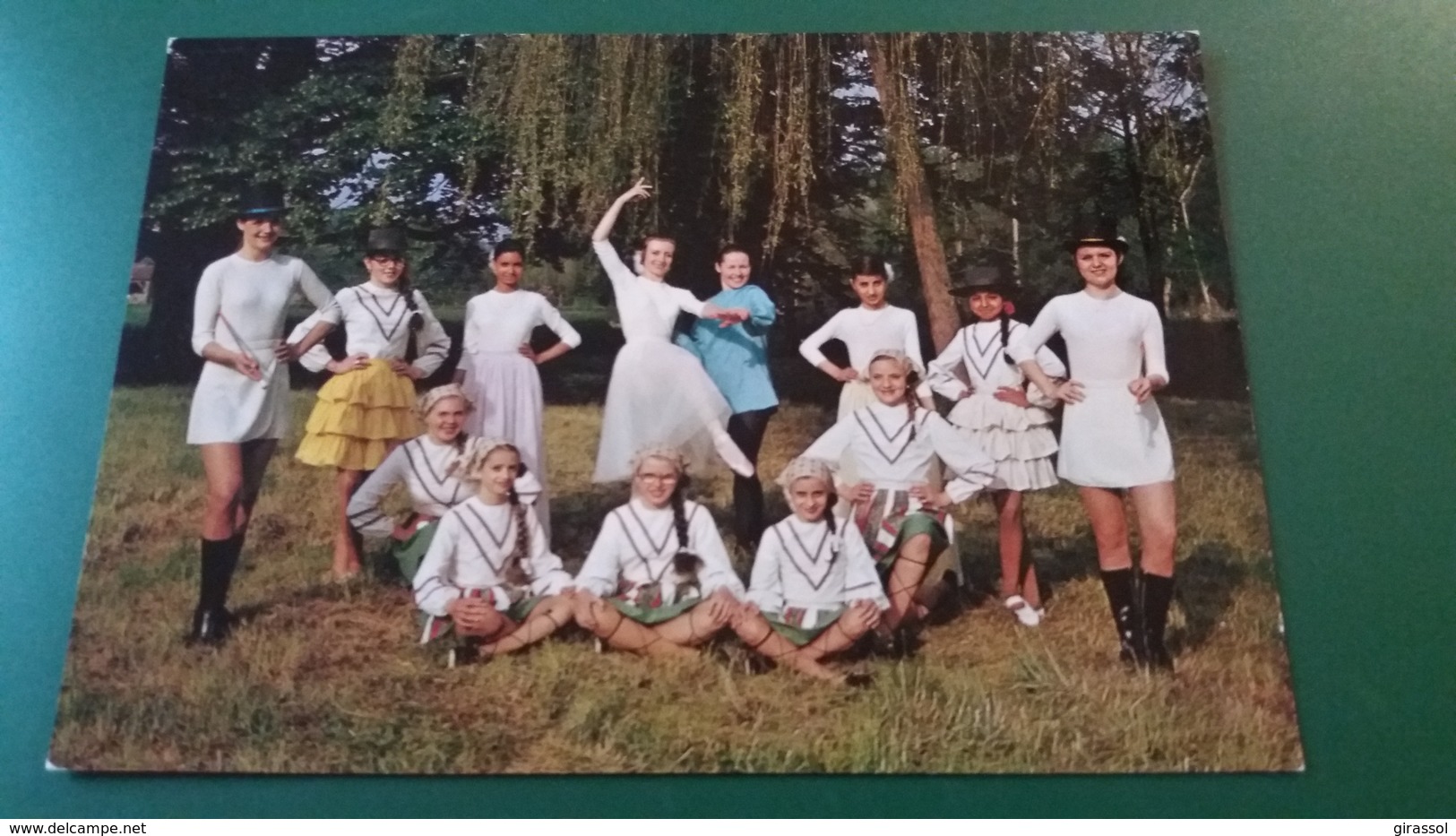 CPSM FOKLORE DANSE MAJORETTE DE REUGNY 37 PARC DU CHATEAU DE PERREUX PHOTO FILIPOVICS - Musique Et Musiciens