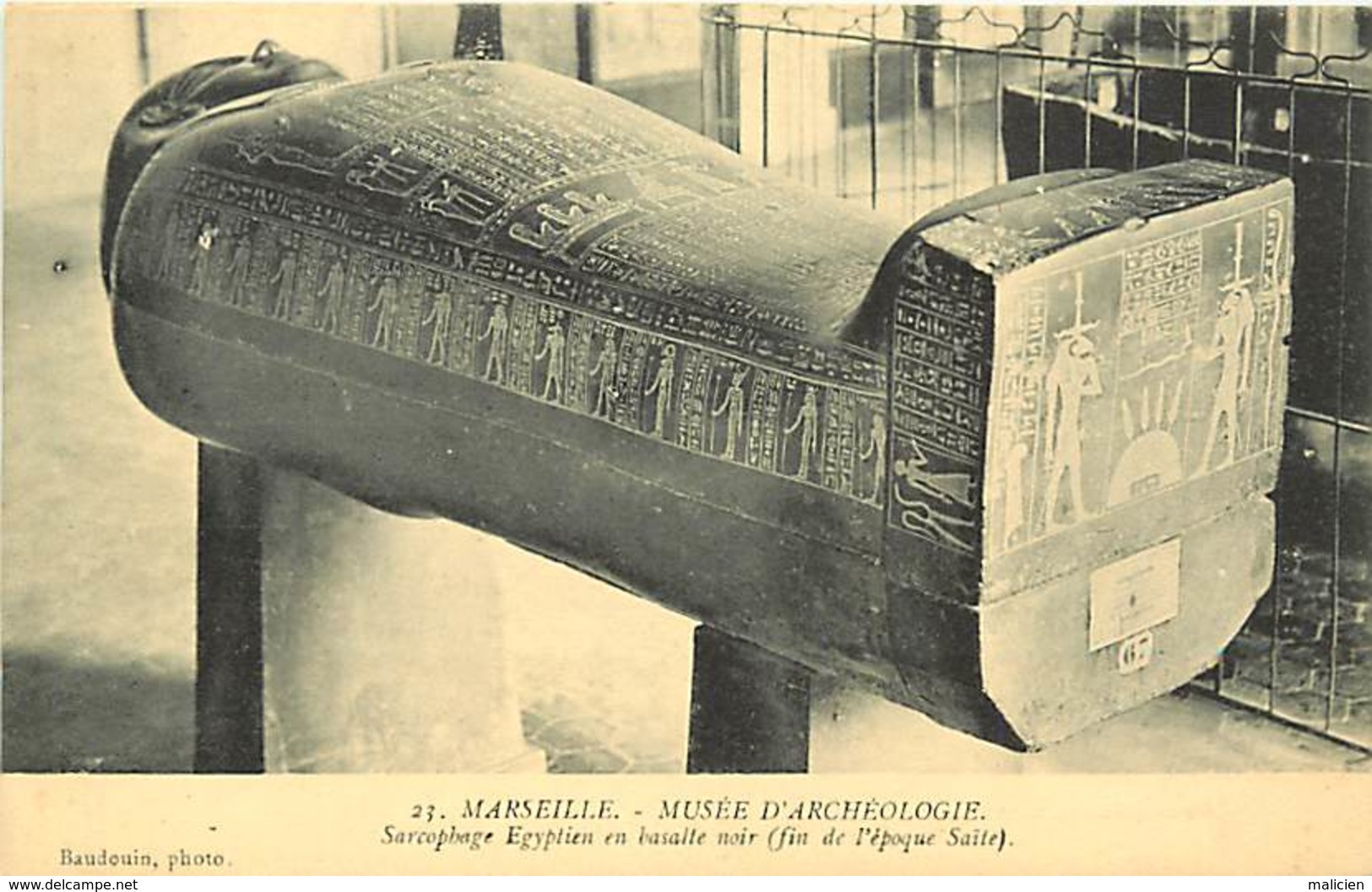 - Dpt Div-ref-AF244- Bouches Du Rhône - Marseille - Musée D Archeologie -sarcophage En Basalte Noir Saite - Egyptologie - Musées