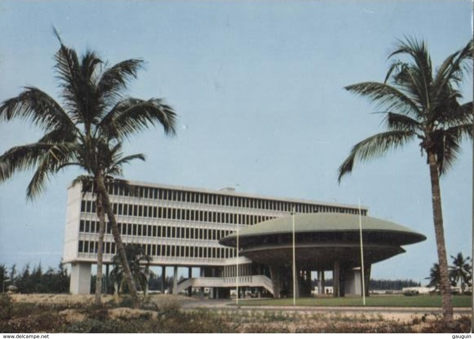 CPM - COTONOU - CONSTRUCTION MODERNE - Edition HOA-QUI - Benin