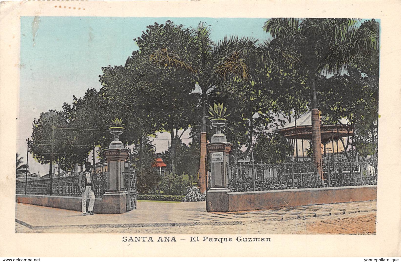 Salvador / 04 - Santa Ana - El Parque Guzman - El Salvador