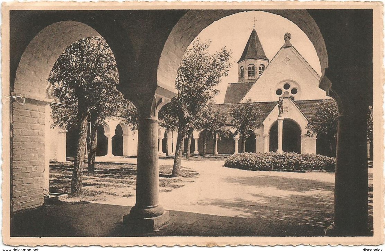 W640 Knokke Zoute - Preau De L'Eglise - Binnenkoer Der Kerk / Viaggiata 1951 - Knokke