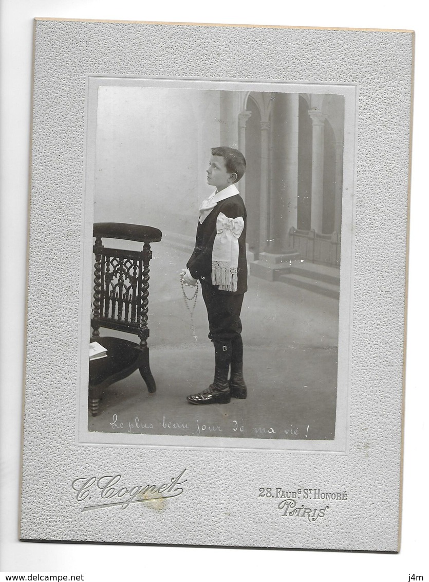 Grande PHOTO De C. COGNET Faubourg St Honoré à PARIS (75). COMMUNIANT Avec Son Chapelet - Personas Anónimos