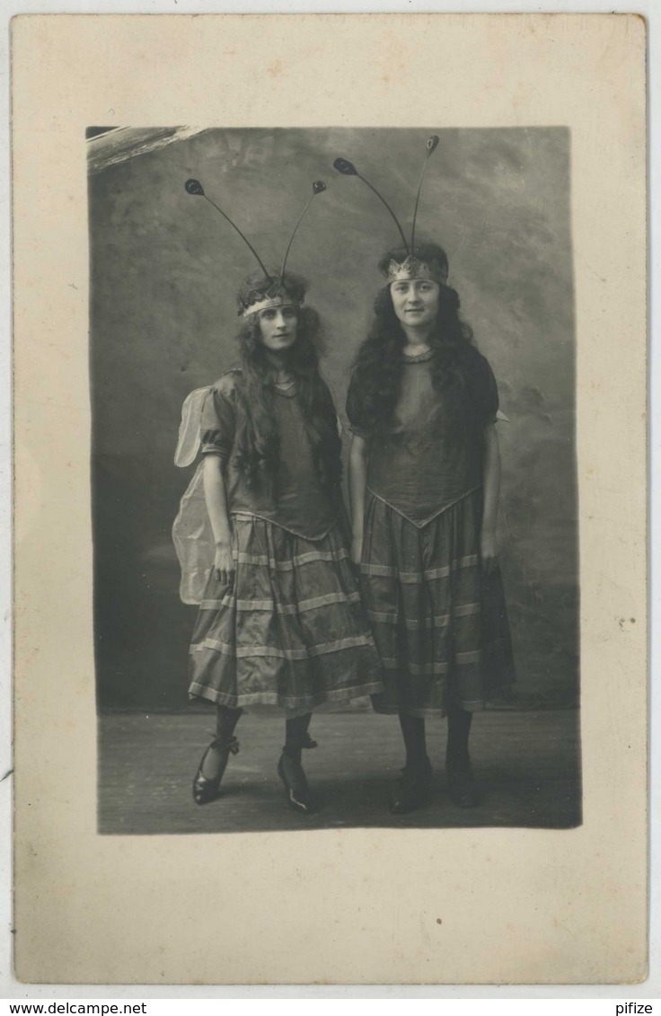 Carte Photo De Deux Femmes-papillons . Déguisement . Hélène Rousset . Folleville . 1925 . - Photographs