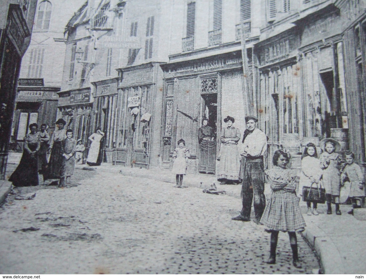 10 - NOGENT SUR SEINE - " RUE DE L' HOTEL DE VILLE " - BELLE ANIMATION - - Nogent-sur-Seine