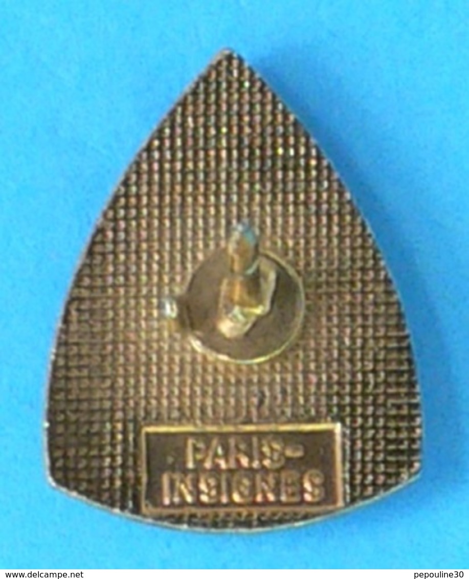 1 PIN'S //   ** ARMÉE DE L'AIR / ALPHAJET DE LA  PATROUILLE DE FRANCE ** . (Paris Insignes)