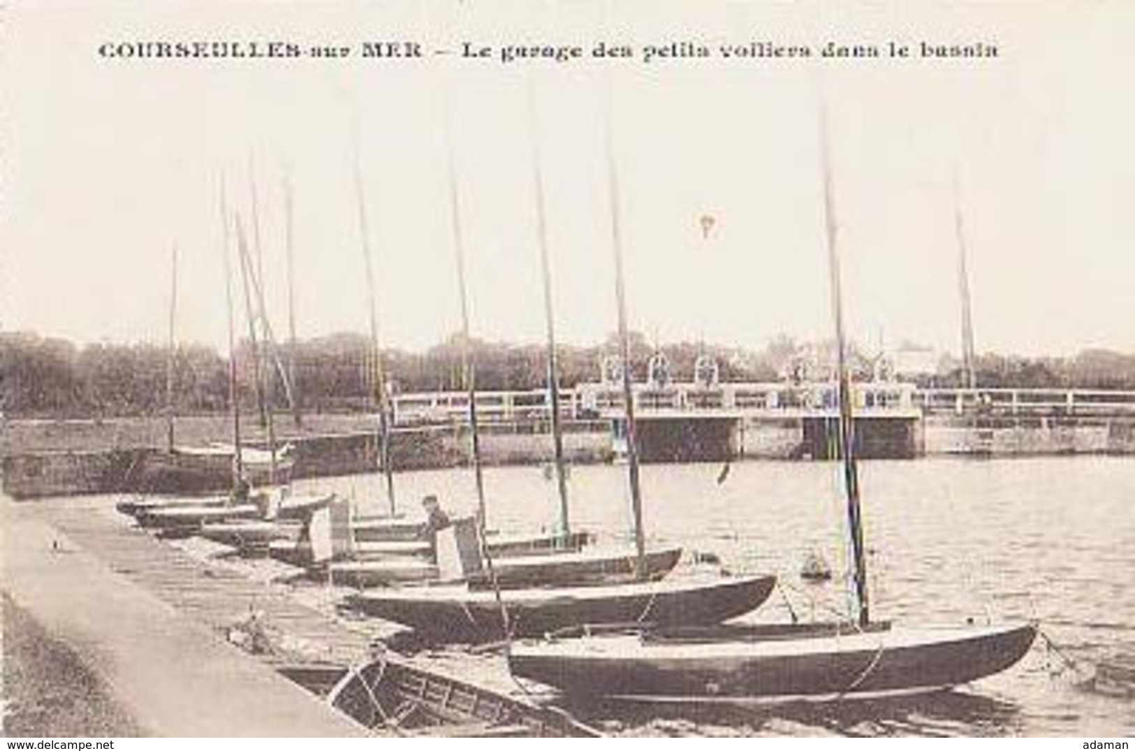 Calvados       1535        Courseulles-sur-mer.Le Garage Des Petits Voiliers Dans Le Bassin - Courseulles-sur-Mer