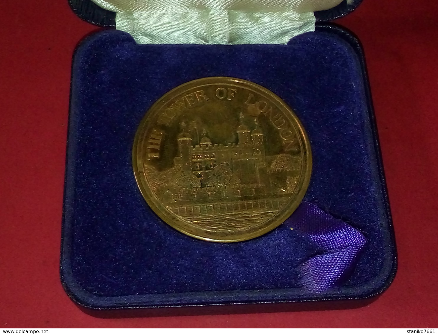 SUPERBE MÉDAILLE LA TOUR DE LONDRES 1979 AIGLE Avec étui 44 Mm 34 Gr - Autres & Non Classés