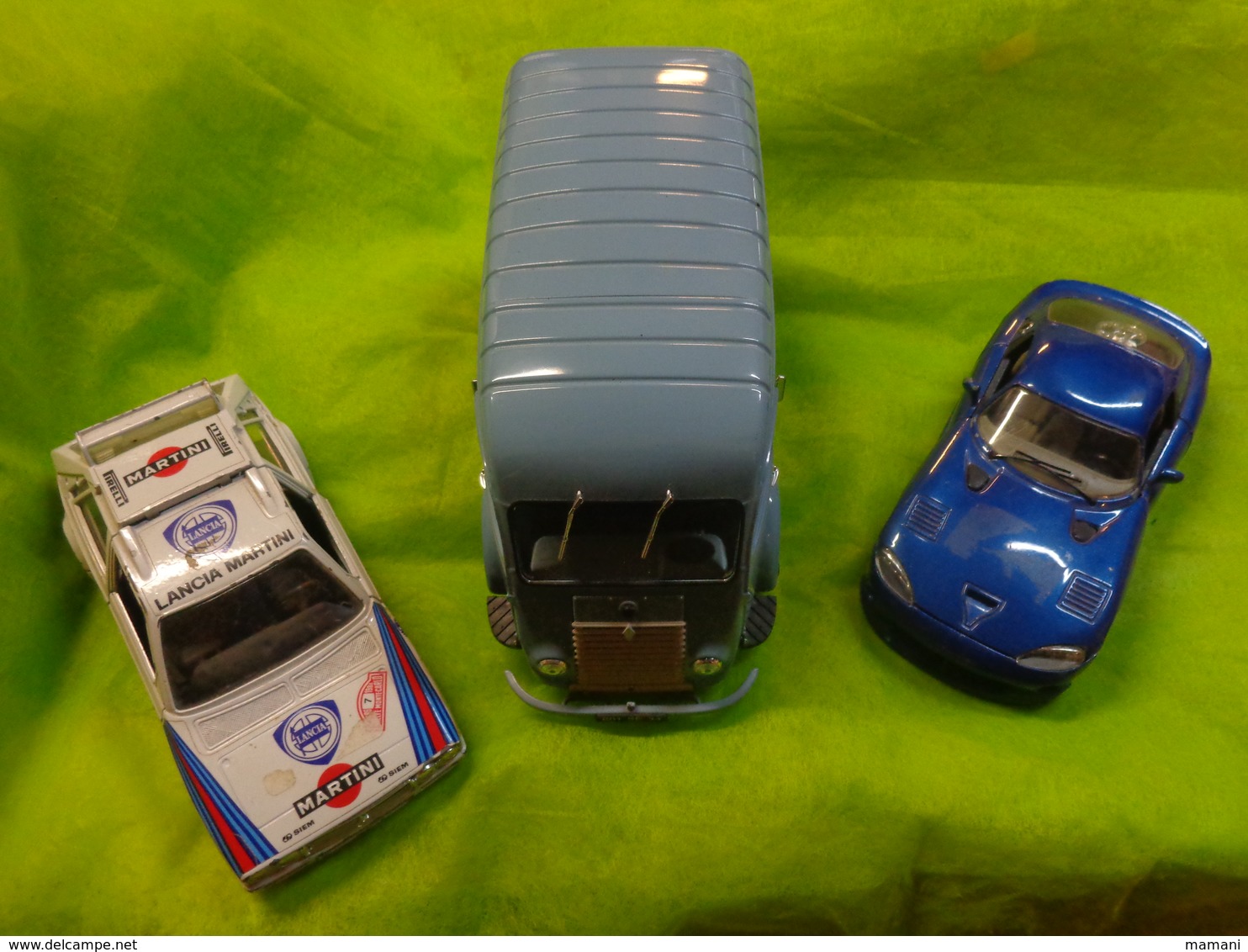 Lot De 2 Voitures 1/24  -viper -lancia Delta S4 1/24 -camionnette C Renault 2009 1/20 Solido - Altri & Non Classificati