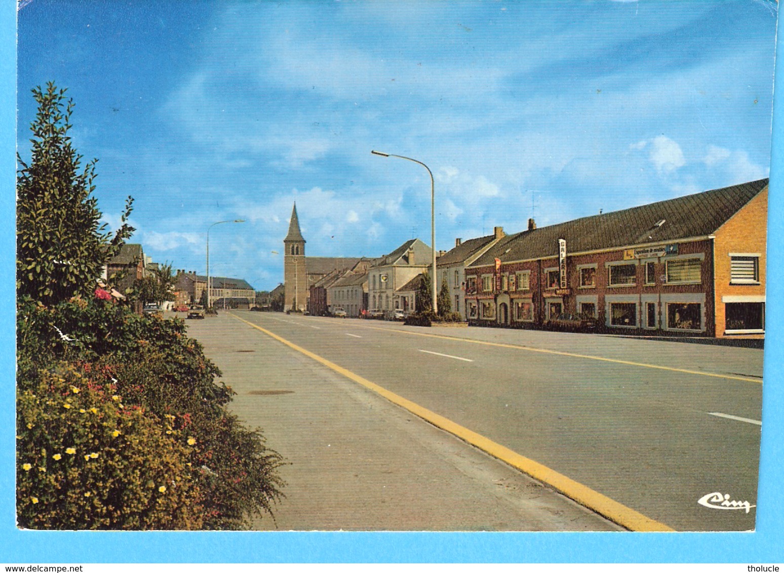 Cul-des-Sarts (Couvin)-1981-La Grande Place -Galeries Marée Sur La Droite - Cul-des-Sarts