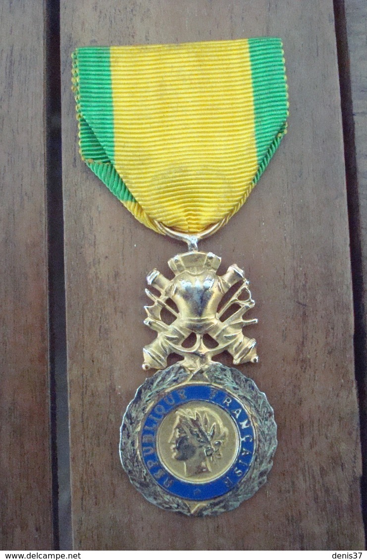 Médaille Militaire Monobloc. - France