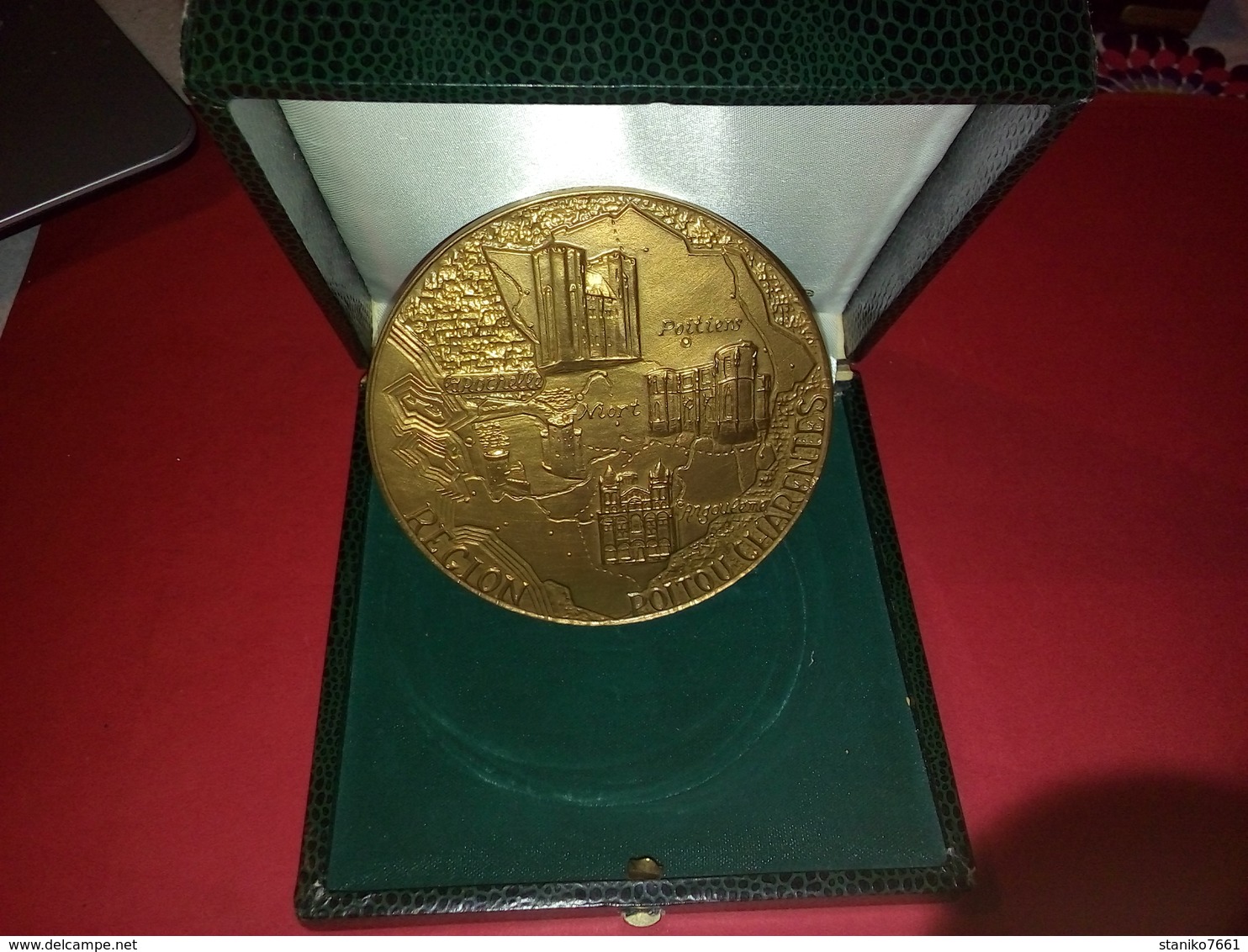 SUPERBE GROSSE MÉDAILLE BRONZE REGION POITOU CHARENTES Dans Son écrin  91 Mm 362 Gr - Autres & Non Classés