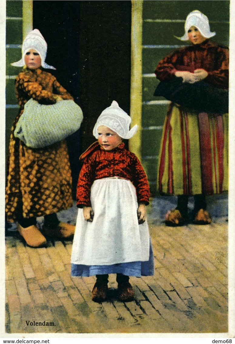 Volendam Hollande Pays Bas  Enfants En Costumes Traditionnels - Volendam