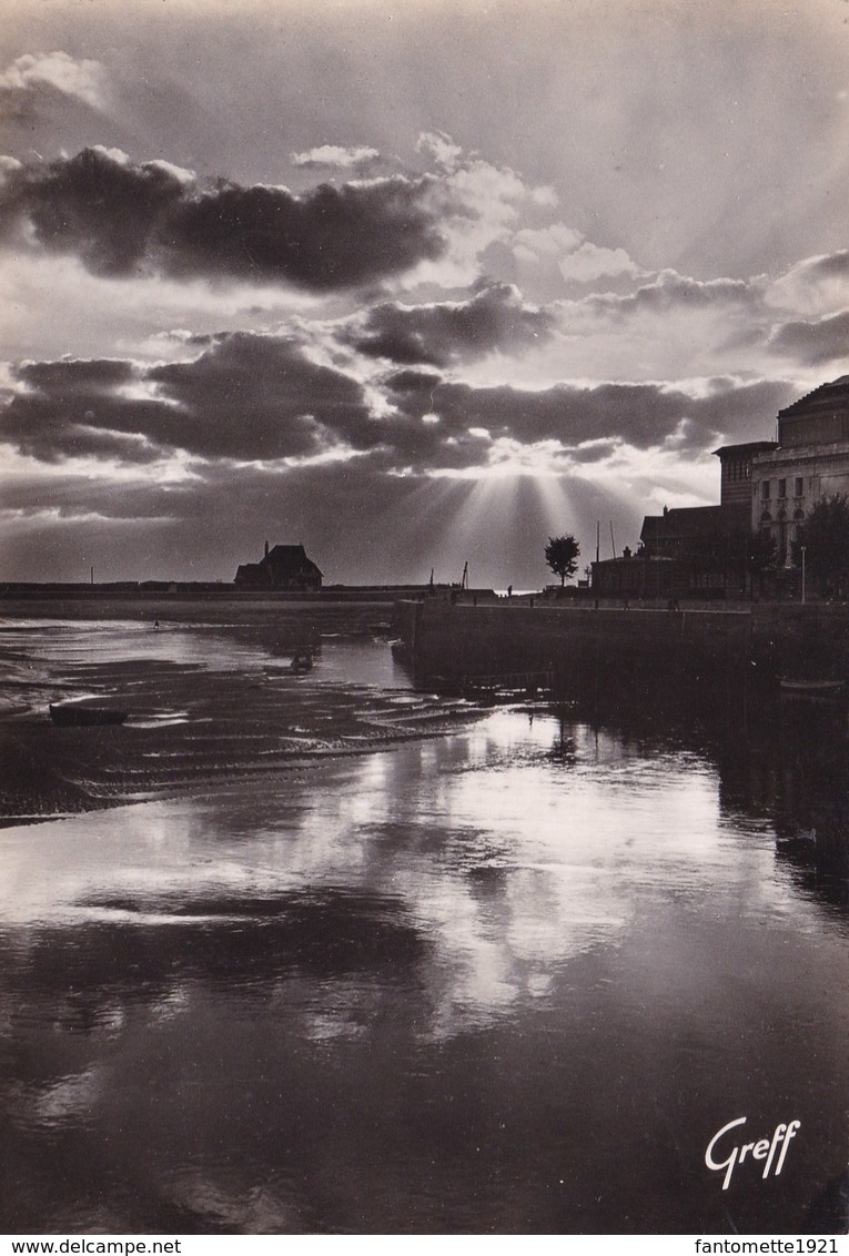 TROUVILLE SUR MER SOLEIL COUCHANT SUR LES BORDS DE LA TOUQUES (dil425) - Trouville