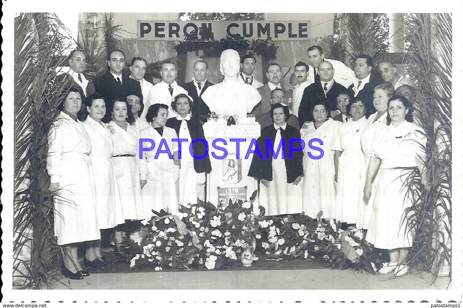 106706 ARGENTINA PERONISMO STATUE EVITA PERON & PEOPLE PHOTO NO POSTAL POSTCARD - Photographie