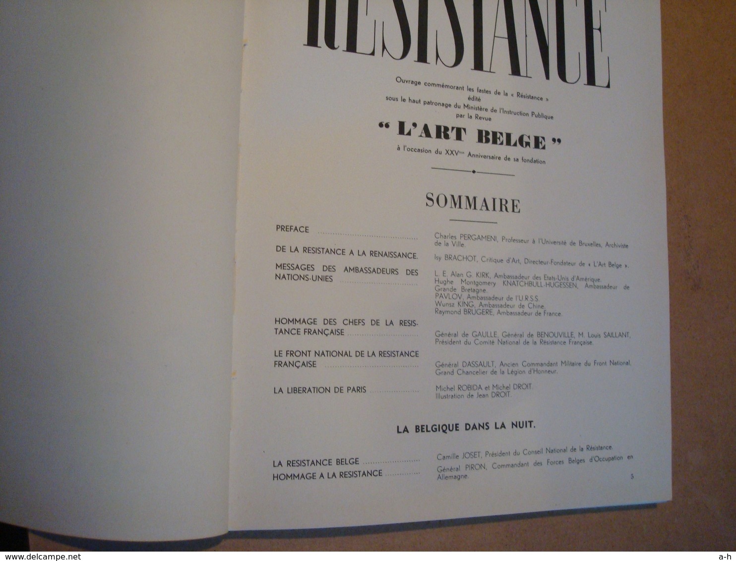 pochette "Résistance" :1 luxueuse revue de 192 pages et une série de 24 superbes dessins