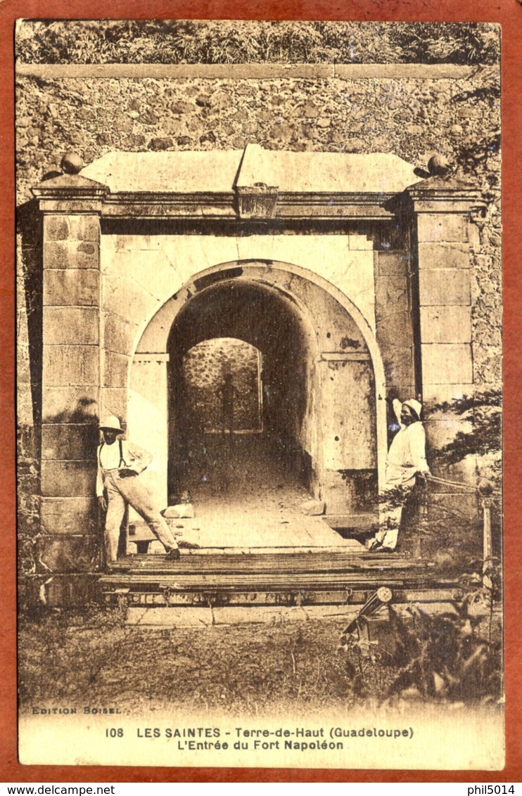 Guadeloupe  CPA  Les Saintes  TERRE-DE-HAUT   L'Entrèe Du Fort Napoléon    Joli Plan Animé      Très Bon état - Autres & Non Classés