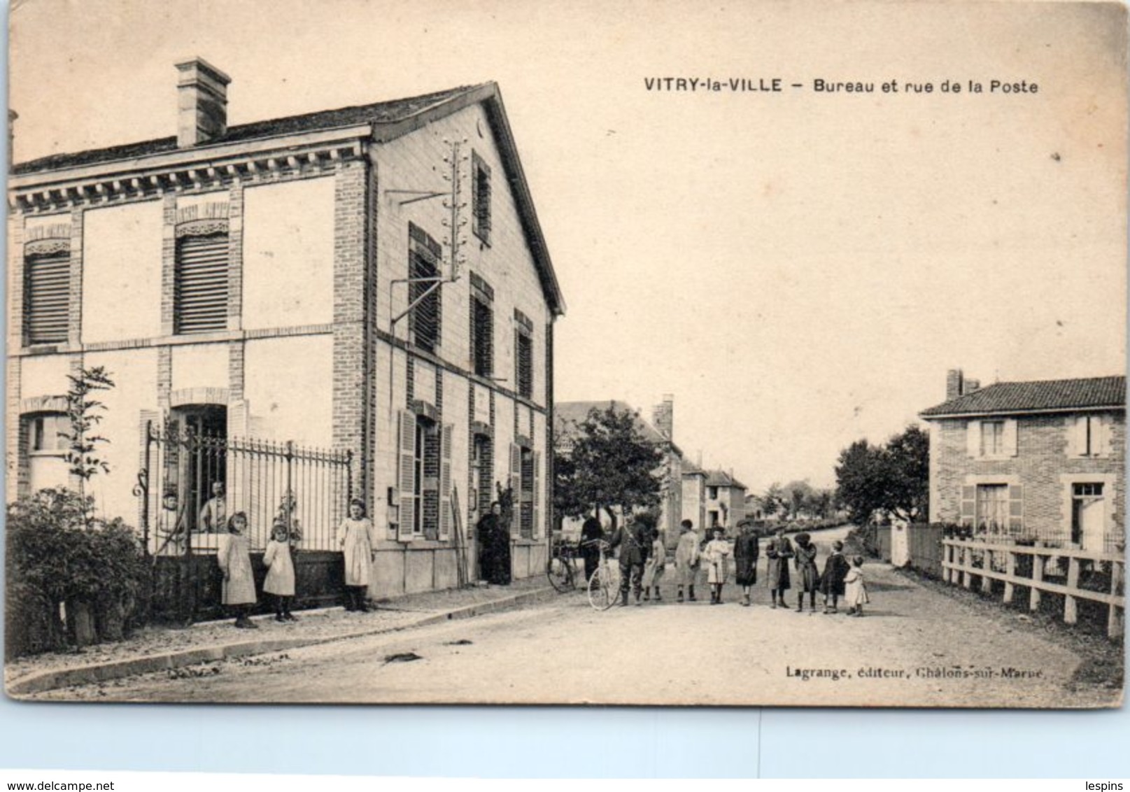 51 - VITRY La VILLE -- Bureau Et Rue De La Poste - Vitry-la-Ville