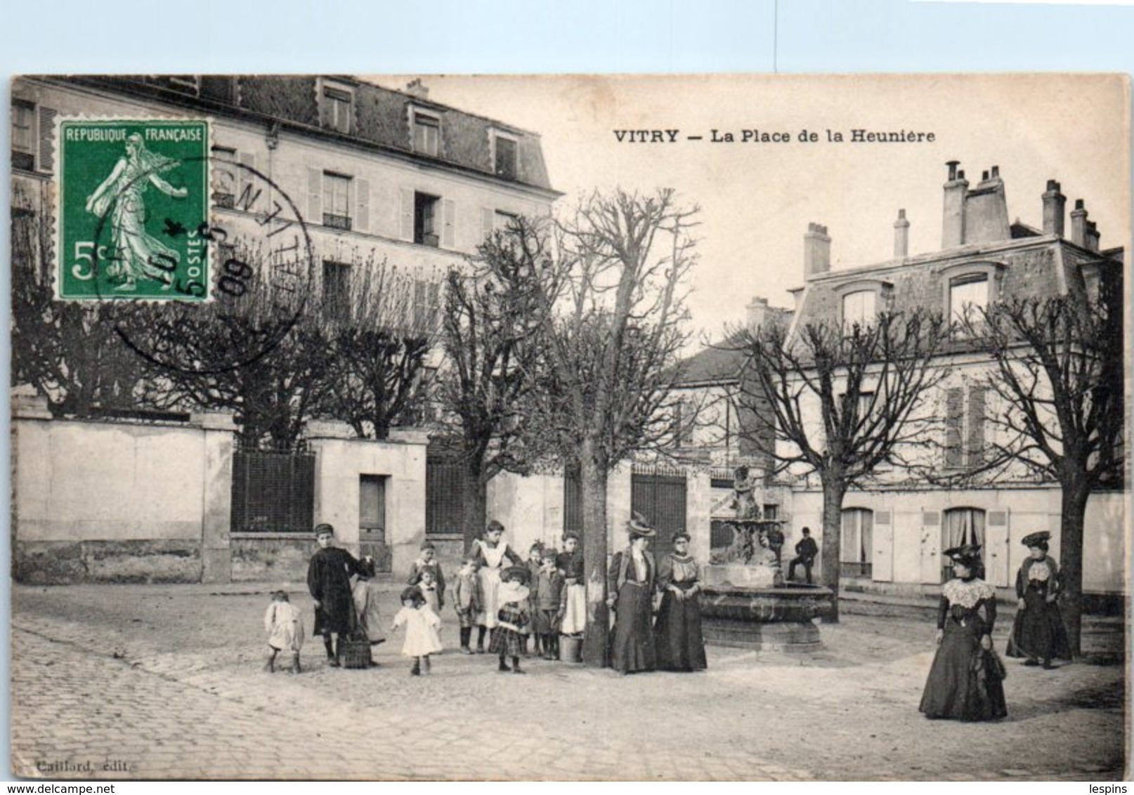 51 - VITRY --  La Place De La Heunière - Vitry-la-Ville