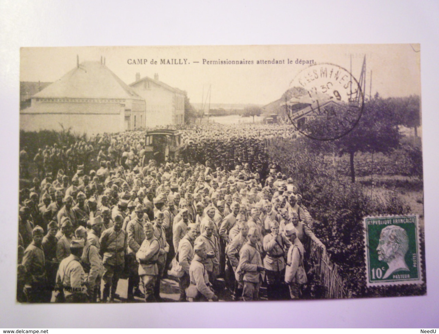 CAMP-de-MAILLY  (Aube)  :  Permissionnaires Attendant Le Départ   1924   XXX - Mailly-le-Camp