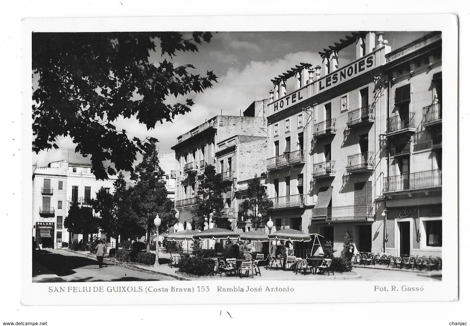 Cpsm. ESPAGNE - SAN FELIU DE GUIXOLS (Costa Brava) Rambla José Antonio (Hôtel Les Noies)  N° 153 - Autres & Non Classés