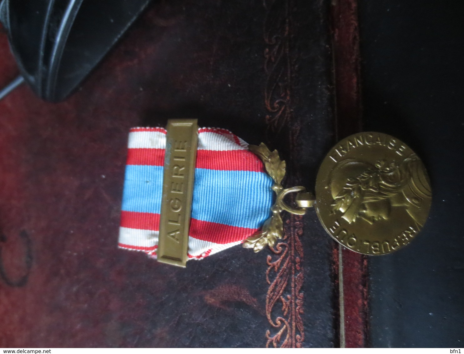 MÉDAILLE R.F. OPÉRATIONS SÉCURITÉ ET MAINTIEN DE L'ORDRE - ALGERIE - France