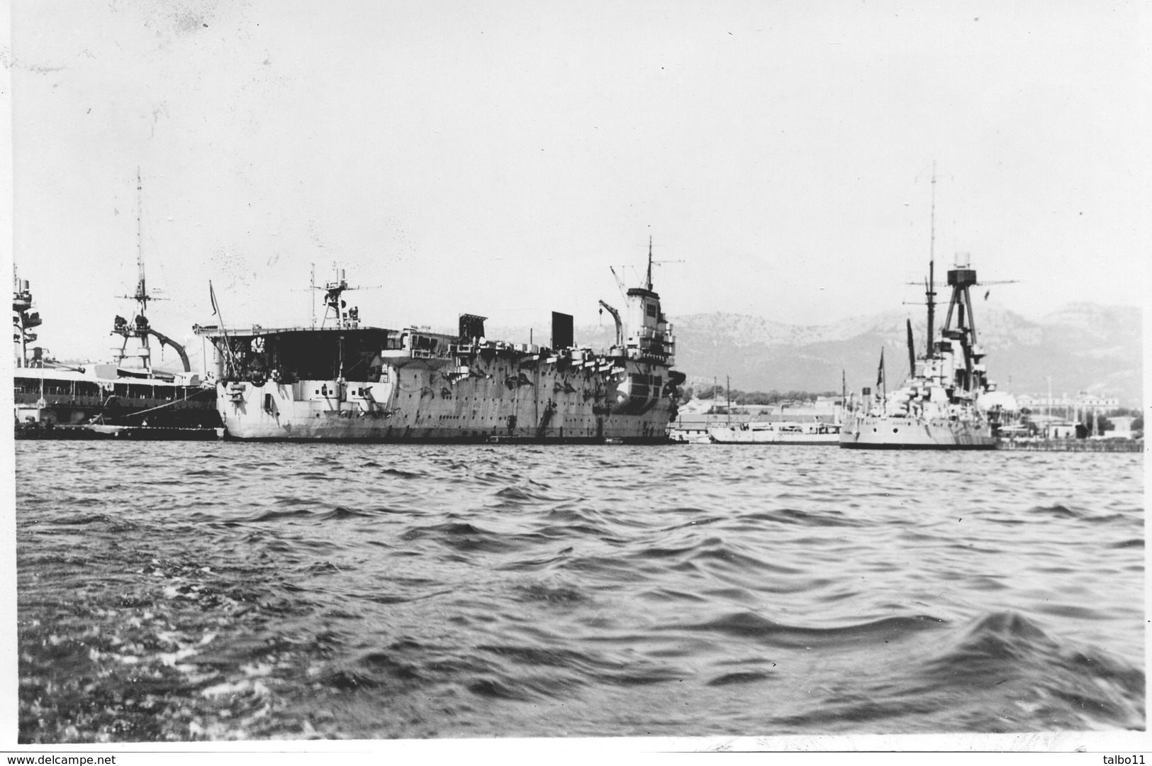 83 - Toulon - Photo (12/18 Cm) - Le Port - Le Bearn Navire Porte Avion Et Le Jean Bart - Bateaux