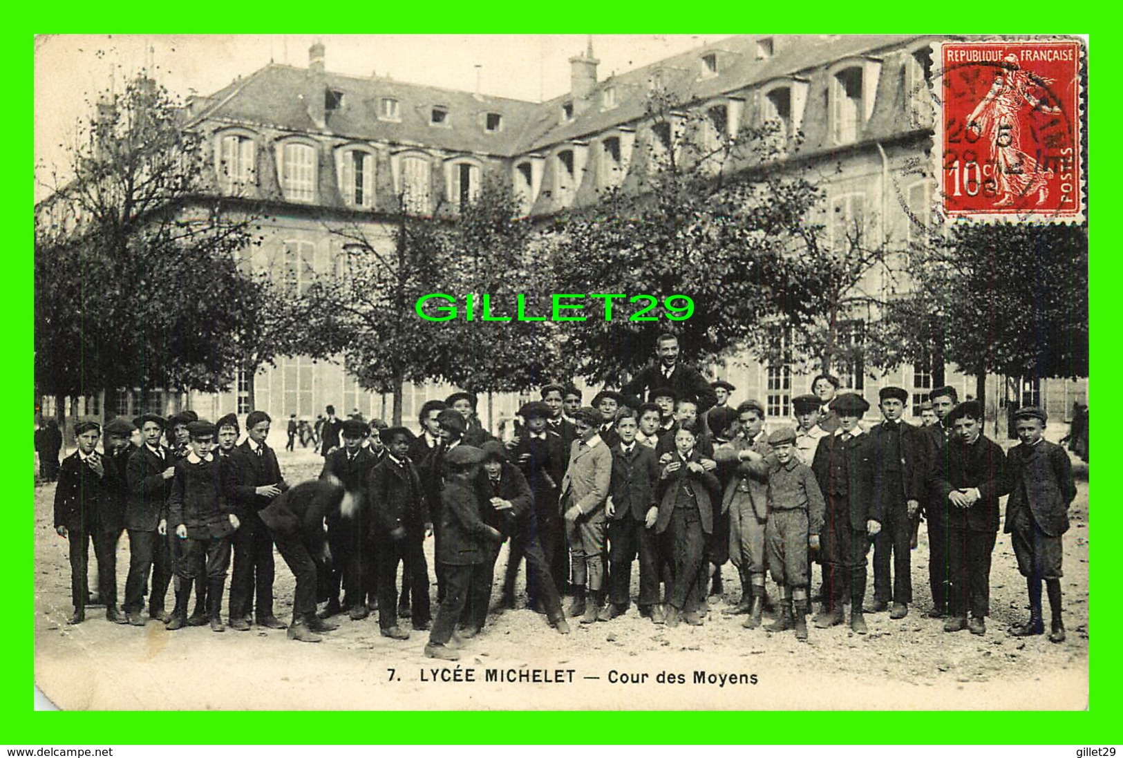 VANVES (92) - LYCÉE MICHELT, COUR DES MOYENS - ANIMÉE EN CLOSE UP - CIRCULÉE EN 1908 - Vanves