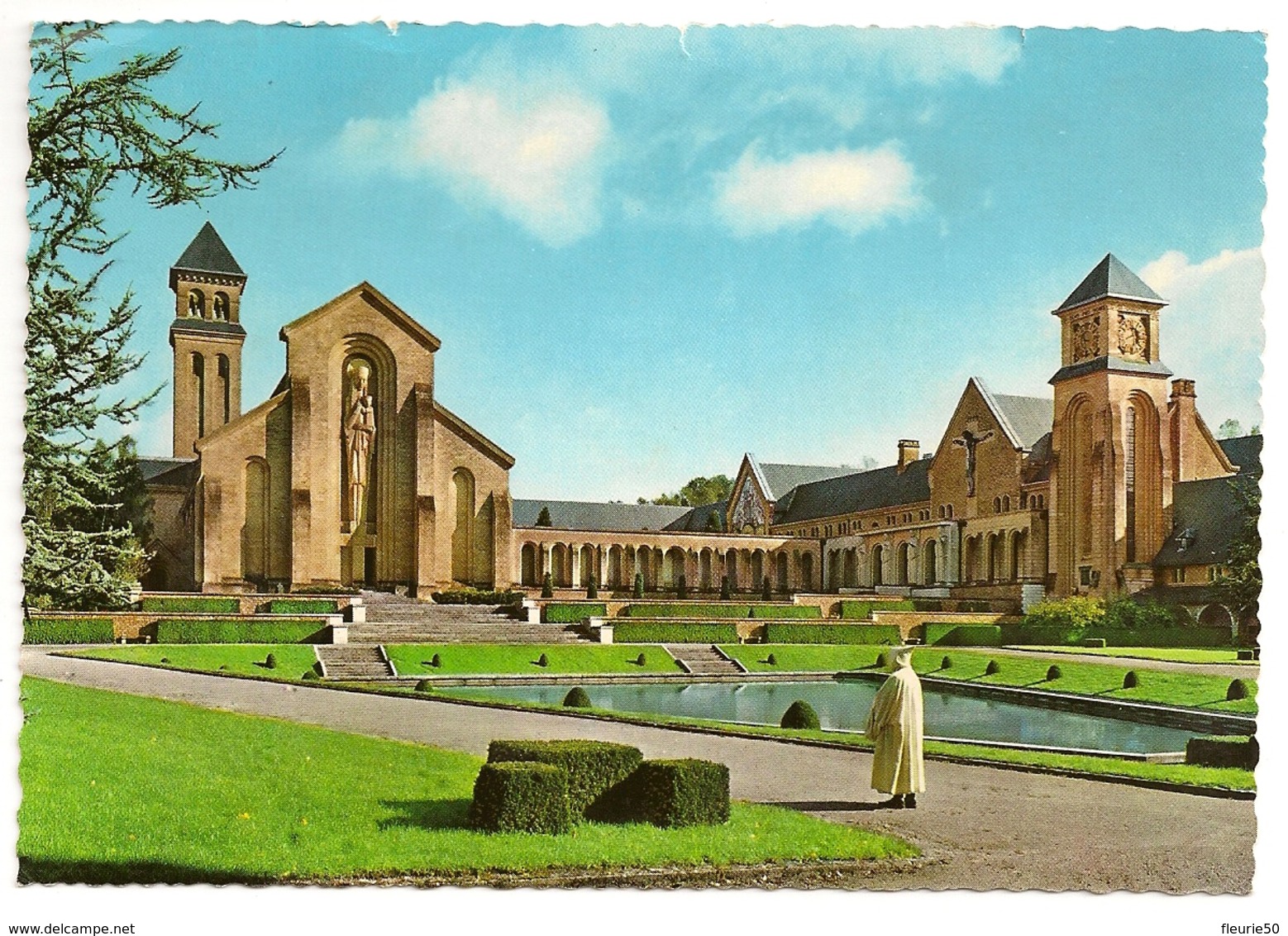 Abbaye N.-D. D'ORVAL - Cour D'honneur. Oblitération Orval Abbaye 1968. - Florenville