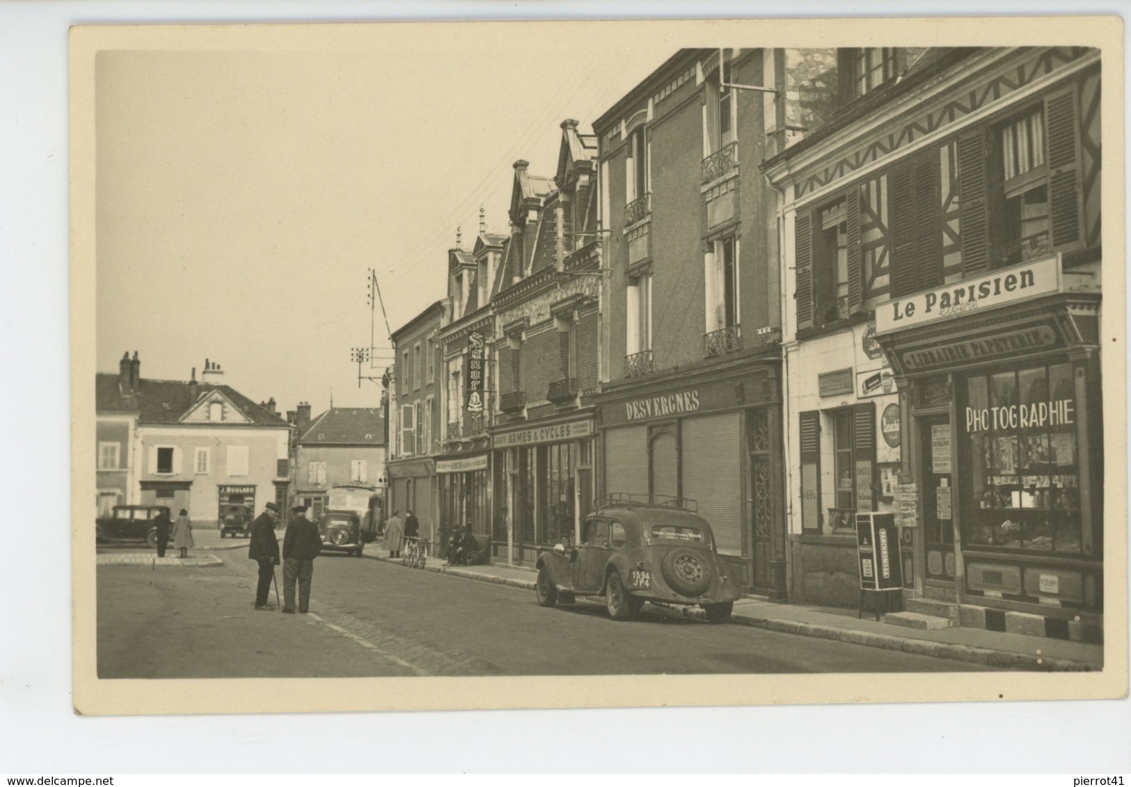 BEAUNE LA ROLANDE - Un Aspect De La Place (1950) - Beaune-la-Rolande