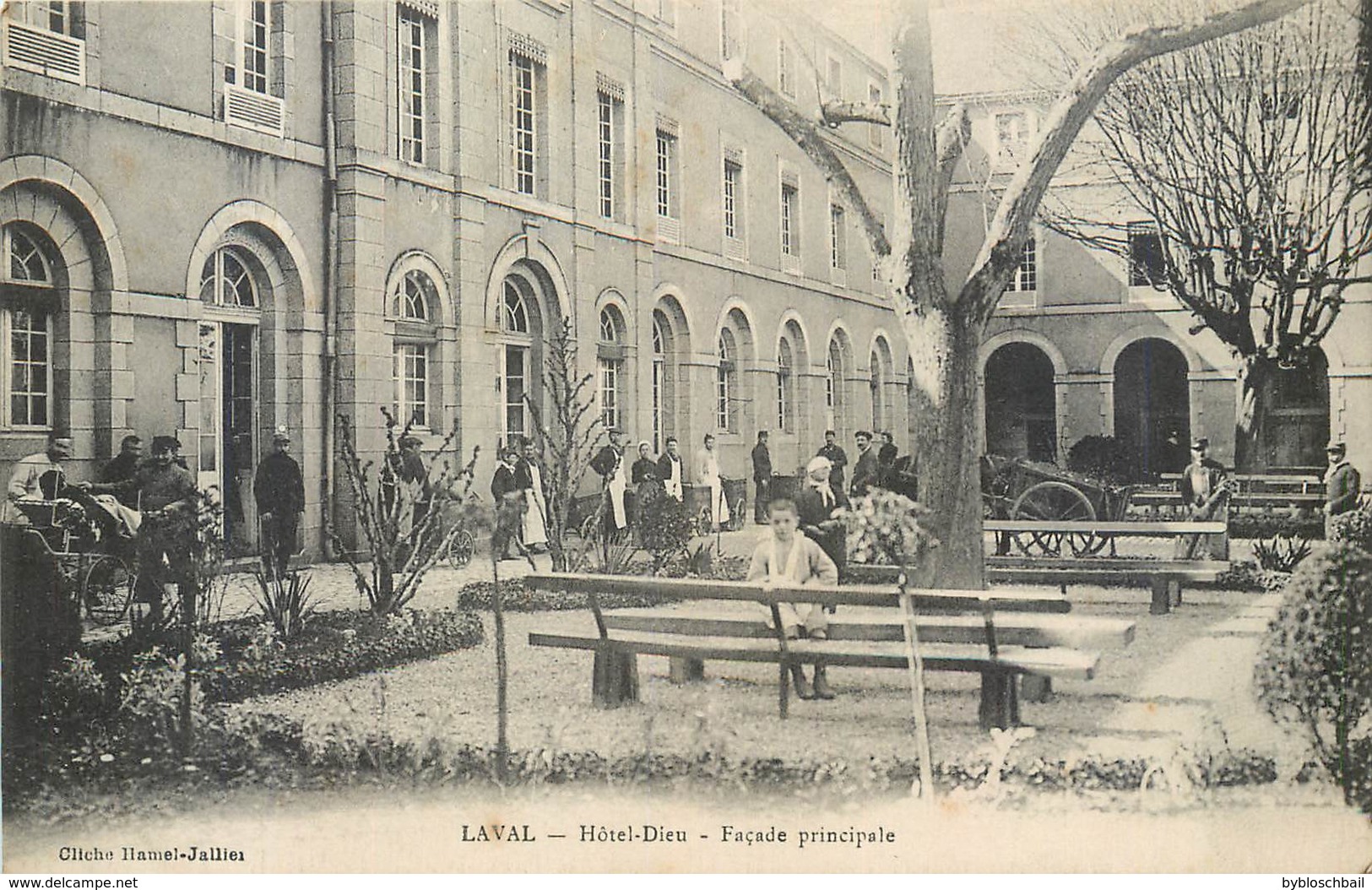 CPA 53 Mayenne Laval Hotel Dieu Façade Principale - Laval