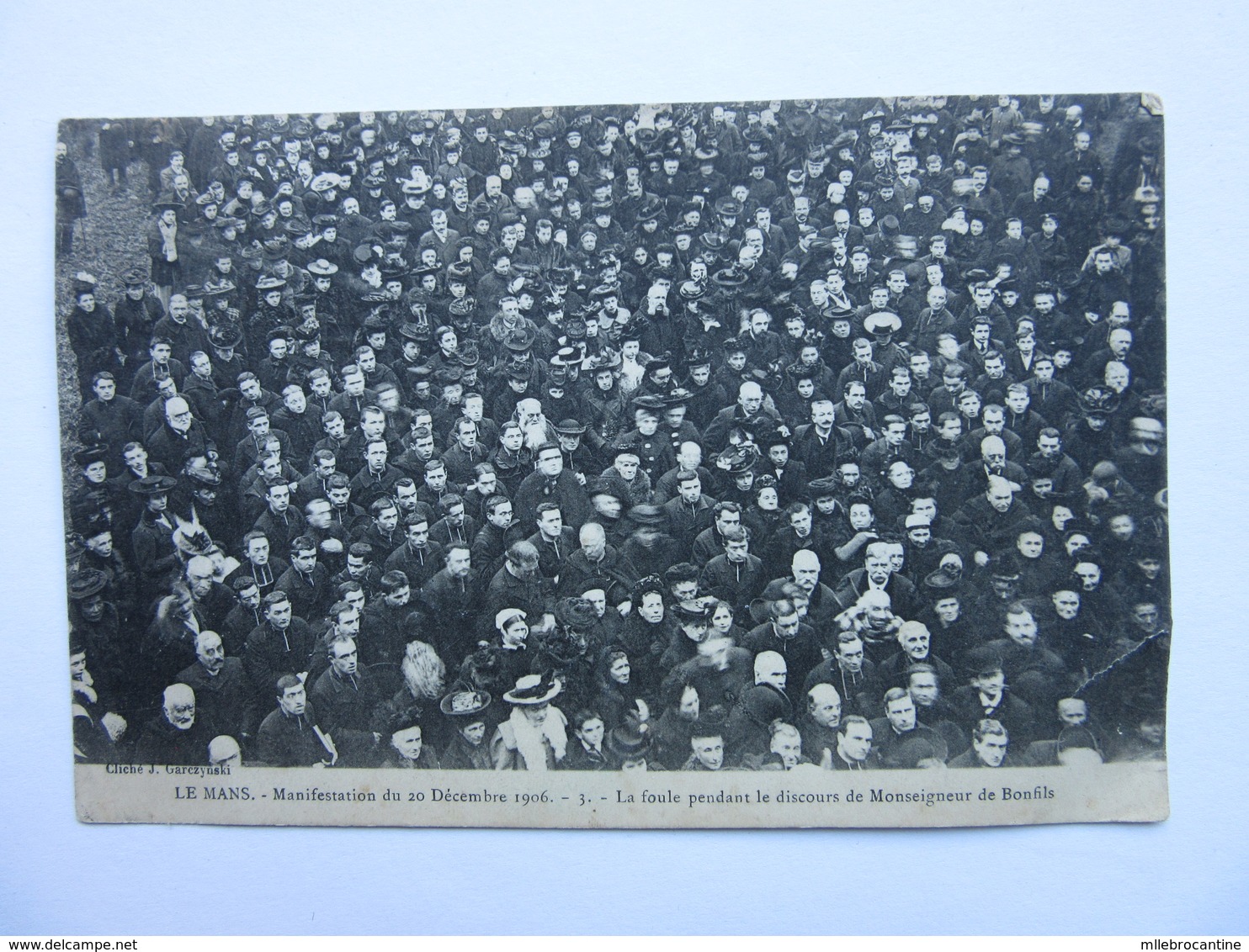 Le Mans, Manifestation Du 20 Décembre 1906, La Foule Pendant Le Discours De Monseigneur De Bonfils - Le Mans