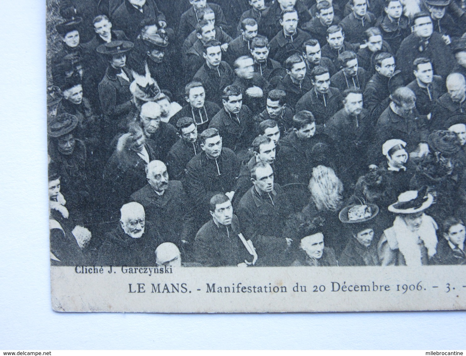 Le Mans, Manifestation Du 20 Décembre 1906, La Foule Pendant Le Discours De Monseigneur De Bonfils - Le Mans