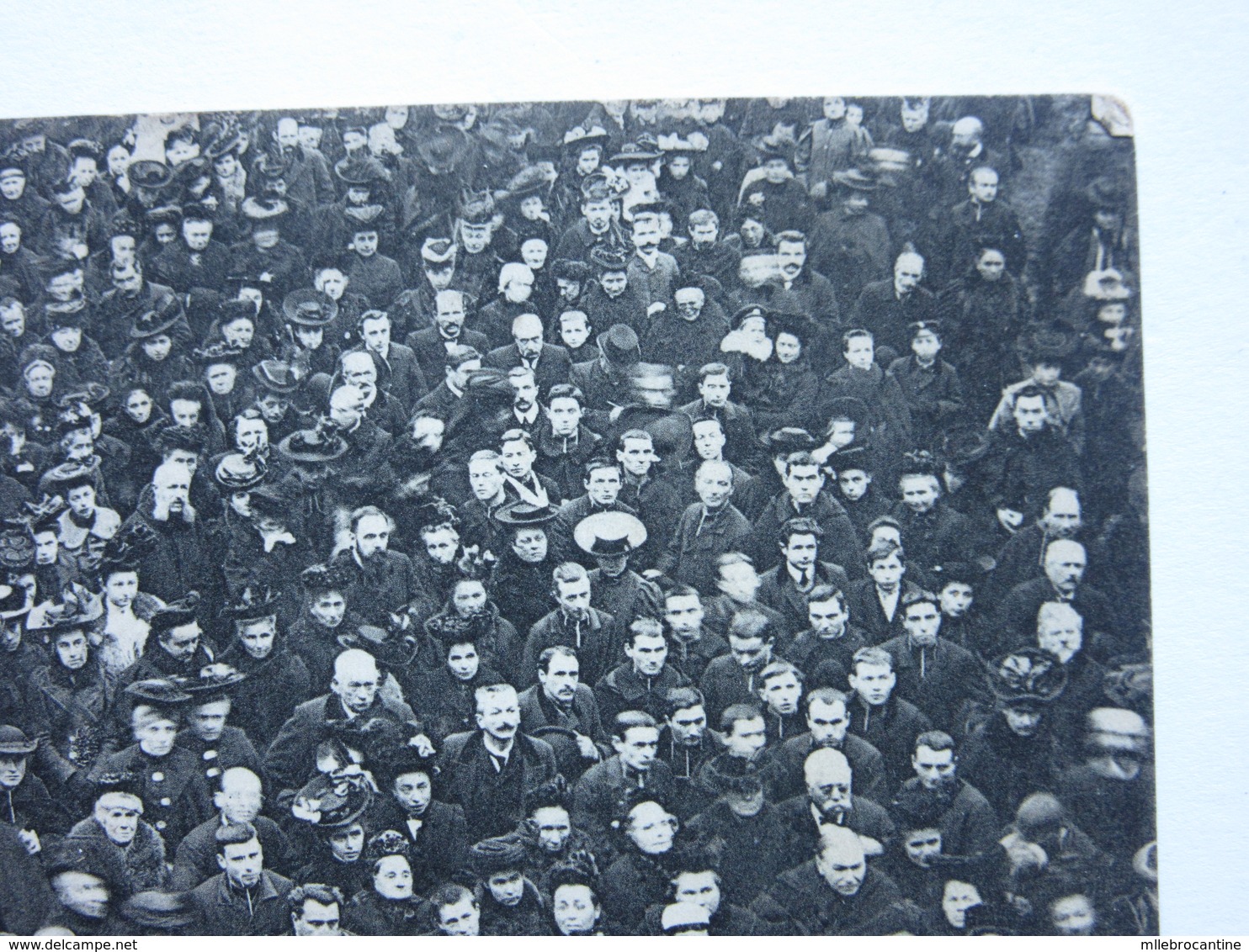 Le Mans, Manifestation Du 20 Décembre 1906, La Foule Pendant Le Discours De Monseigneur De Bonfils - Le Mans