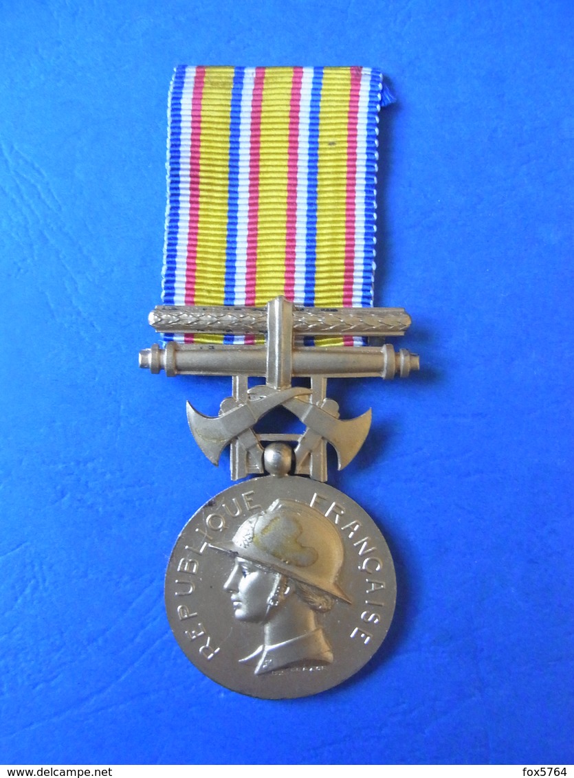 DECORATION / MEDAILLE HONNEUR / ECHELON OR / ANCIEN MODELE / SAPEUR POMPIER - Pompiers