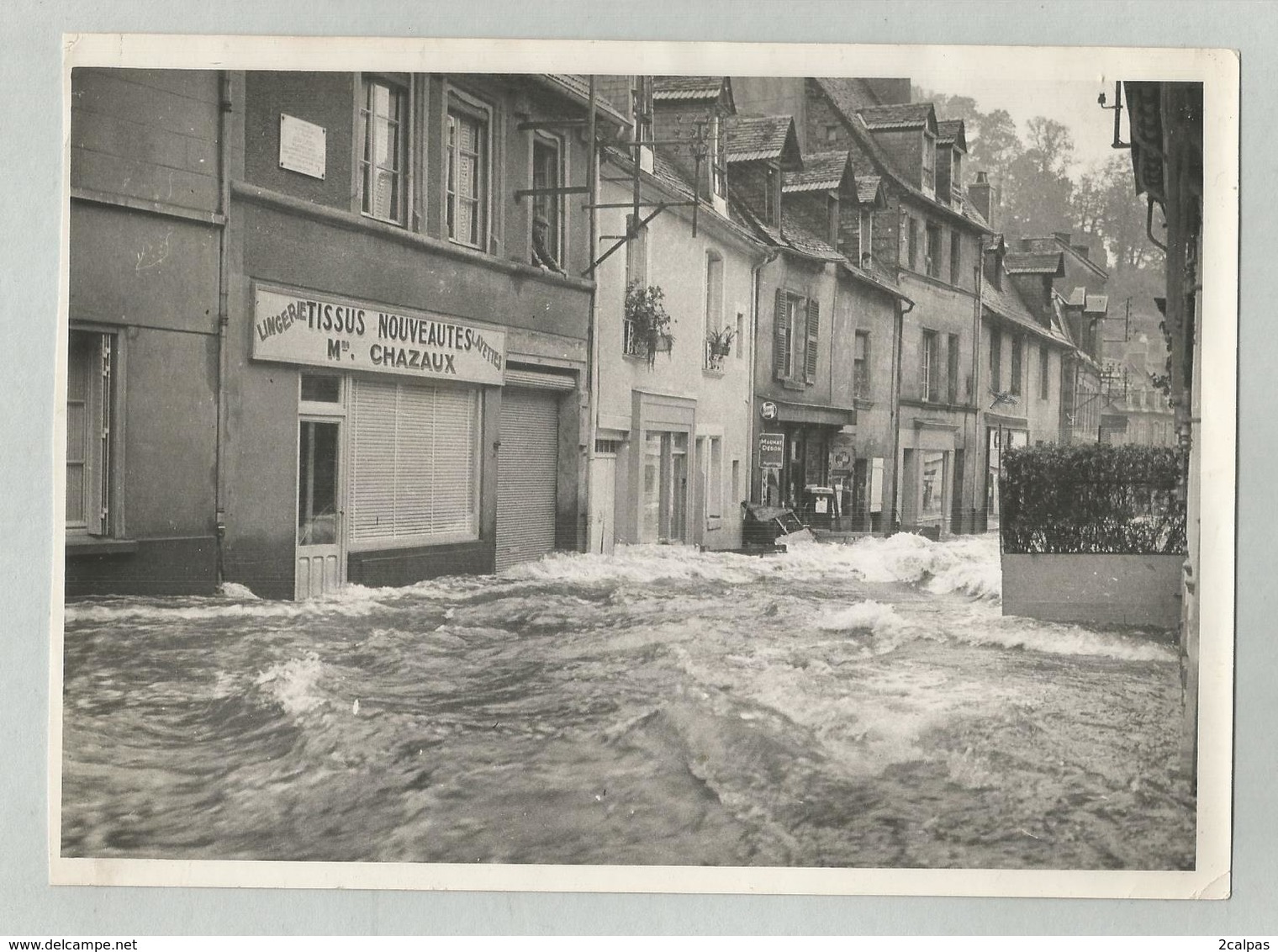 23 - Aubusson  - Photo Originale 17,5 / 13 Cm ; Octobre 1960 Inondation Rue Jules Sandeau - Tissus Chazaux Maison Natale - Aubusson