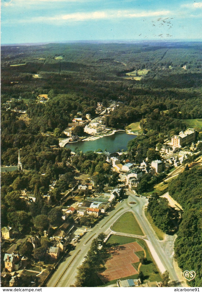 BAGNOLES DE L'ORNE - Vue Générale Sur Le Casino Du Lac Et La Forêt D'Andaine - Bagnoles De L'Orne