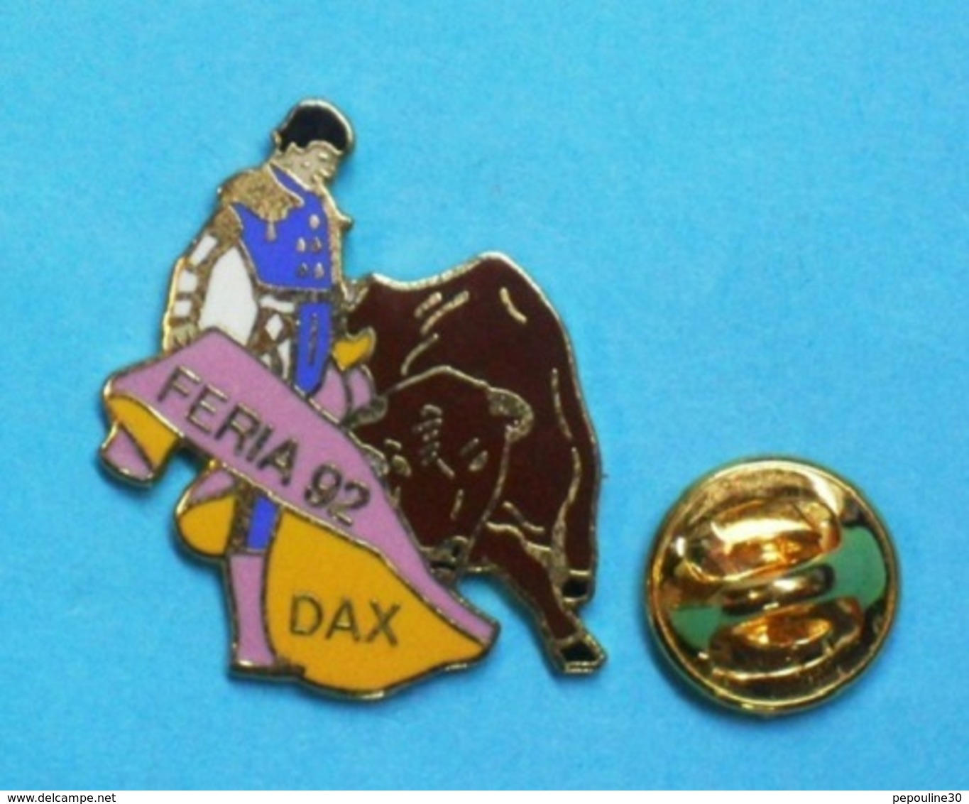 1 PIN'S  //   ** DAX / FERIA '92 ** - Stierkampf