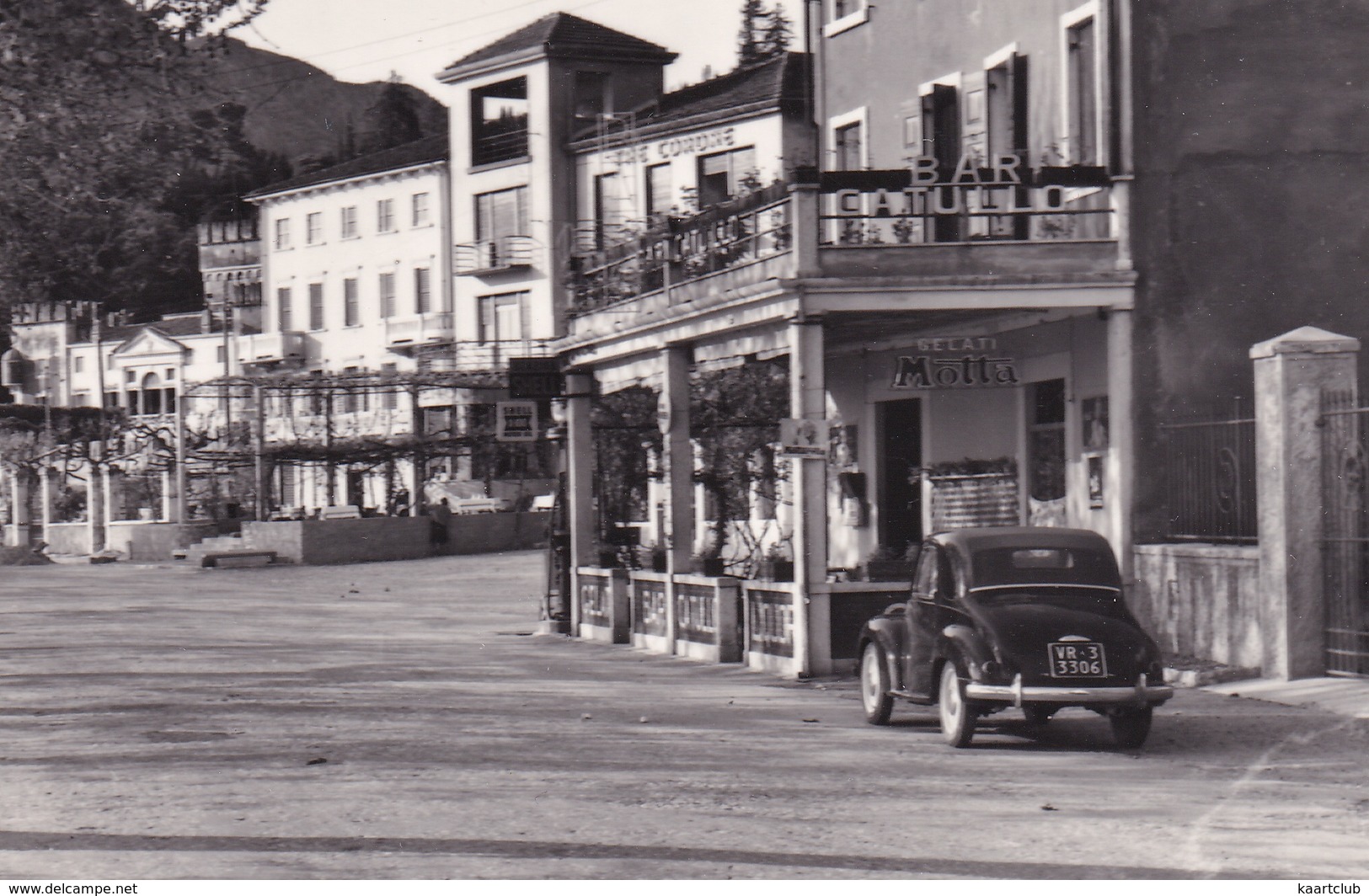 Lago Di Garda: FIAT TOPOLINO - 'Bar Catullo' , Garda  - (Italia) - Turismo