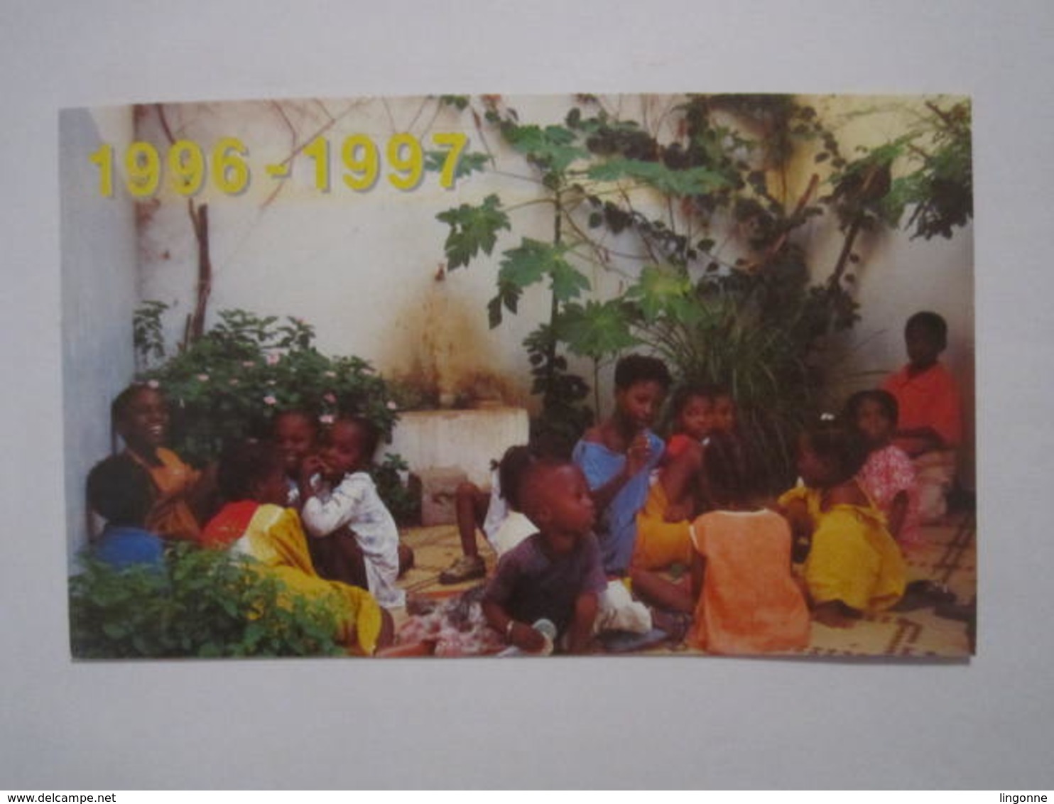 1996 - 1997 PETIT CALENDRIER EN 2 VOLETS ENFANCE MISSIONNAIRE 15 X 9 Cm Env - Small : 1991-00