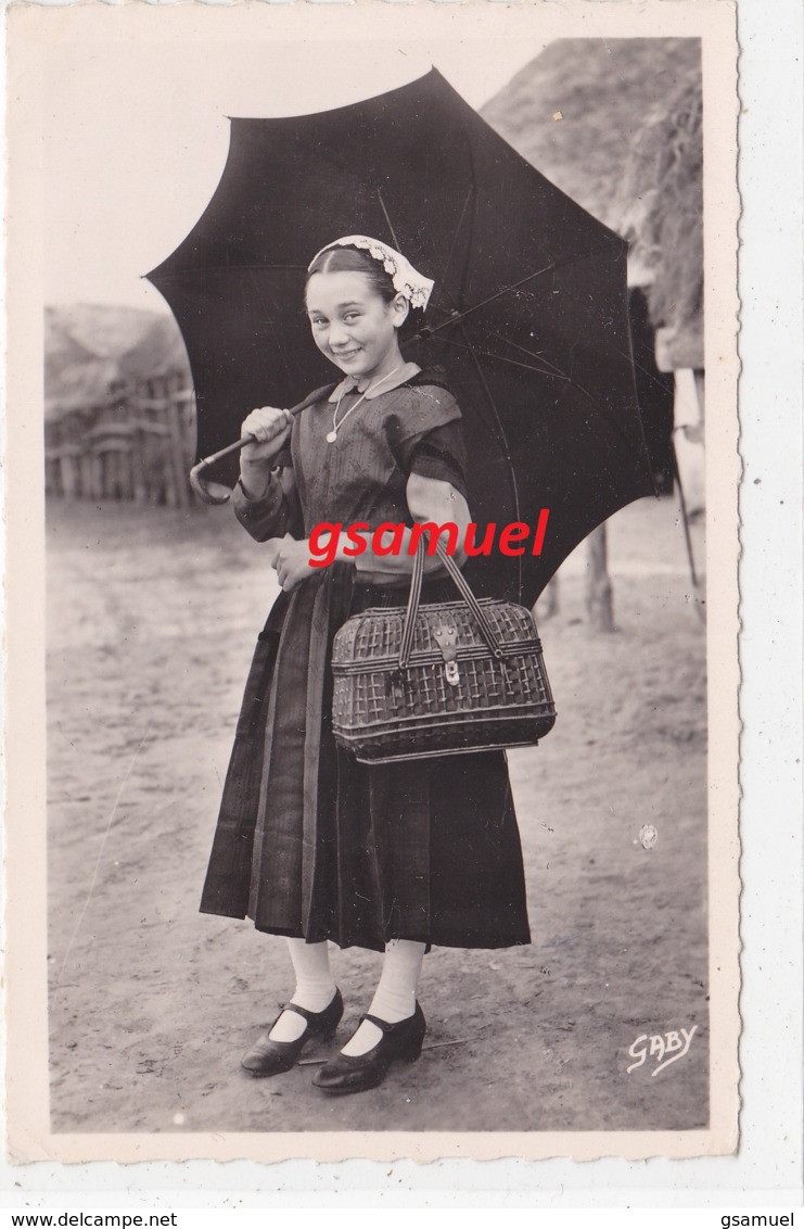 85 - Costumes Maraichins - Jeune Fille Au Parapluie, Gaby (voir Scan). - Autres & Non Classés