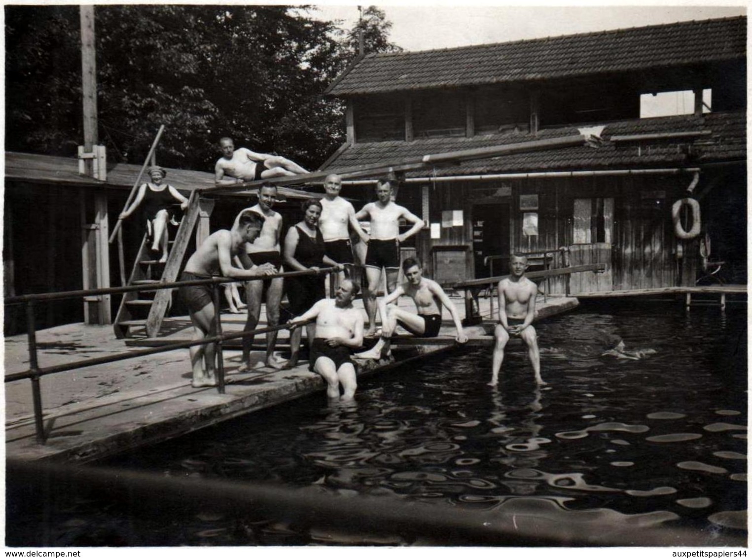 2 Photos Originales Gays & Playboys Sexy Pour Jeux De Plongeoir à La Piscine En Septembre 1926 - Tauchen Zur Schwimmbad - Persone Anonimi