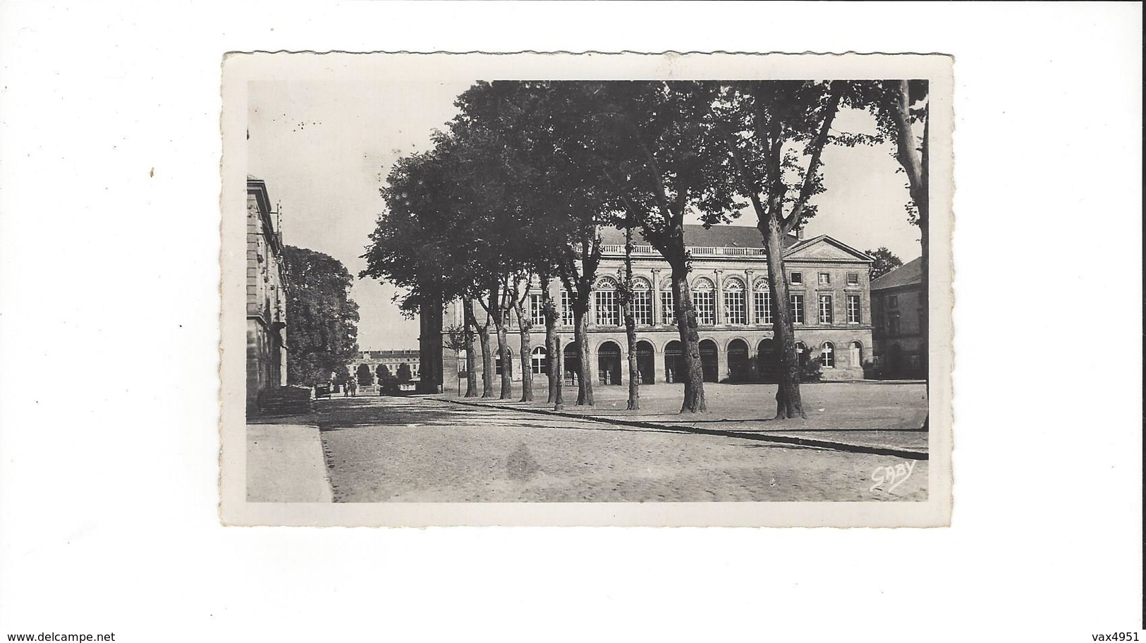 ARGENTAN  L HOTELDE VILLE ET LA PLACE AU FOND LA CASERNE  MOLITOR 1877 ****         A  SAISIR ****** - Argentan