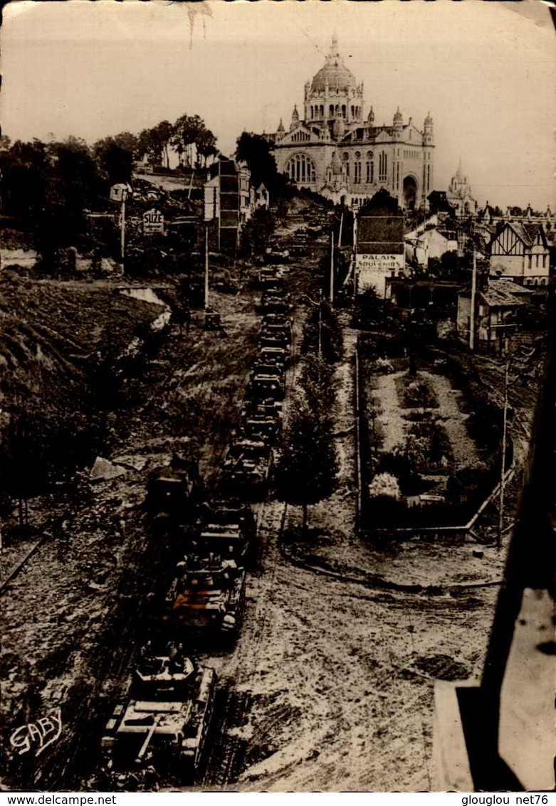 DEBARQUEMENT EN NORMANDIE...ENTREE DES TROUPES ALLIEES A LISIEUX....CPSM GRAND FORMAT - Guerre 1939-45