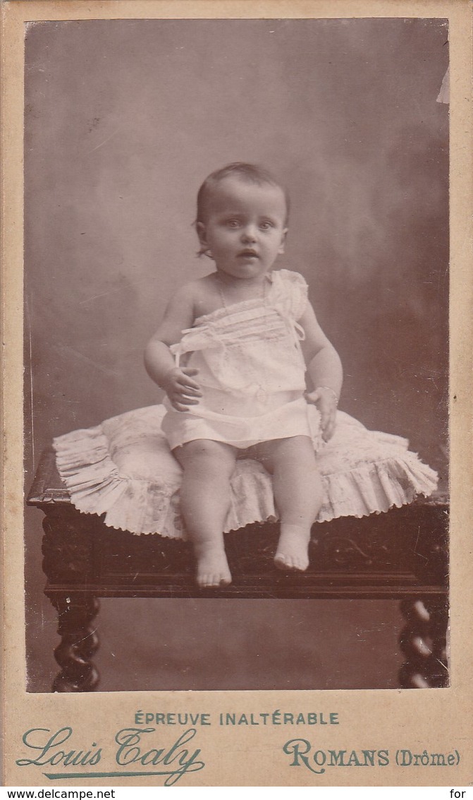 Photo.: C.D.V. : Bébé Assis Sur Un Coussin : Photo. : L. TALY : Romans : Drome - Alte (vor 1900)